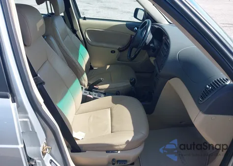 1999 Saab 9-3 Se z USA, uszkodzony, nr VIN YS3DF55P3X2062289